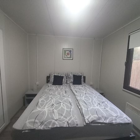 Rita Apartman & Studio Zrenjanin Buitenkant foto